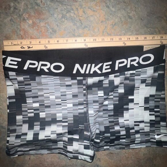 Nike Pro Dri-Fit Compression‎ Shorts XXL Black & Gray Digital Pattern - Picture 4 of 9